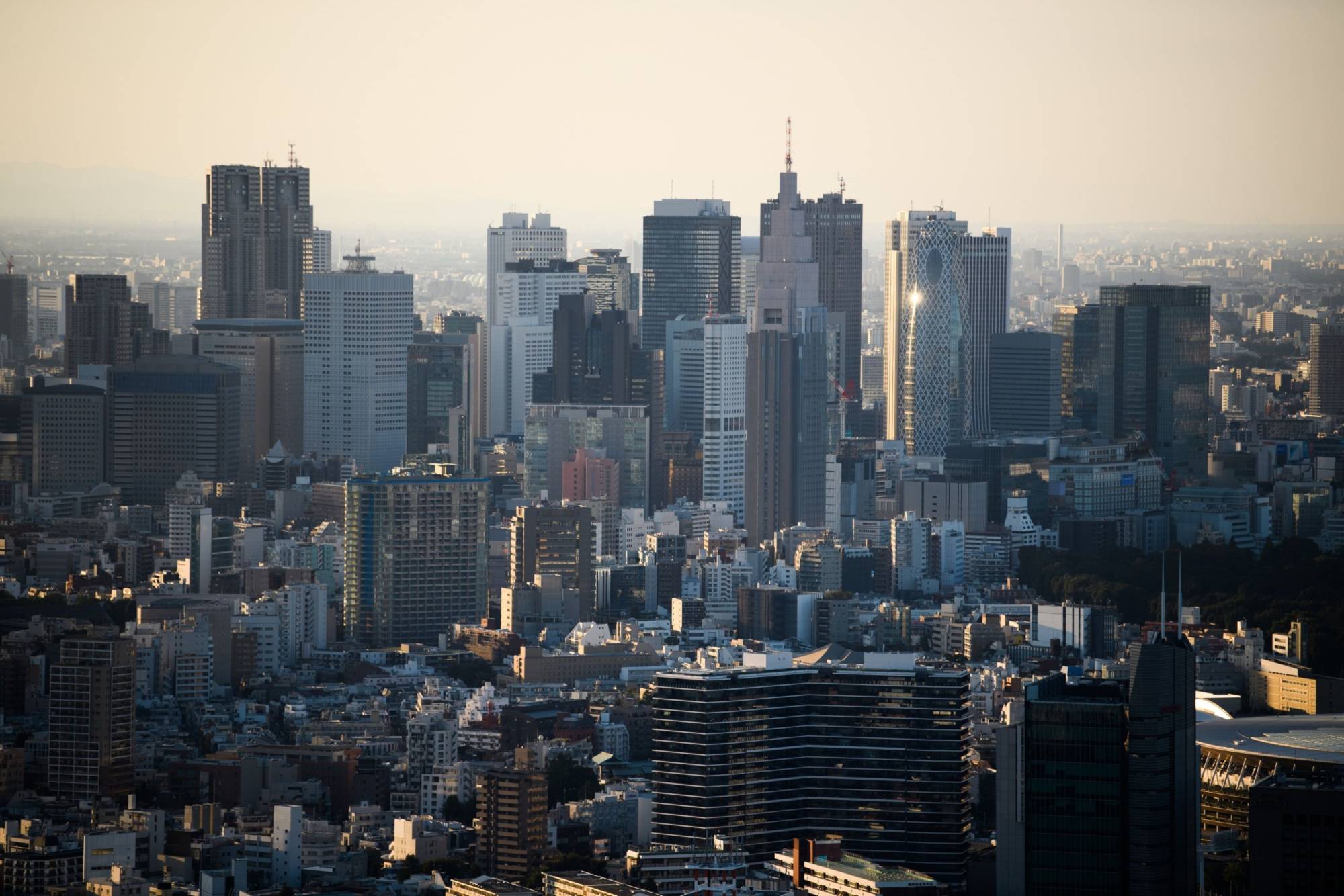 Families who will relocate from the Tokyo metropolitan area will get up to ¥1 million per child from the next fiscal year. | BLOOMBERG