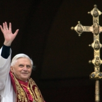 The new Pope Benedict XVI, waves to the crowd at the Vatican City after being elected the 265th pope of the Roman Catholic Church on April 19, 2005. | AFP-JIJI