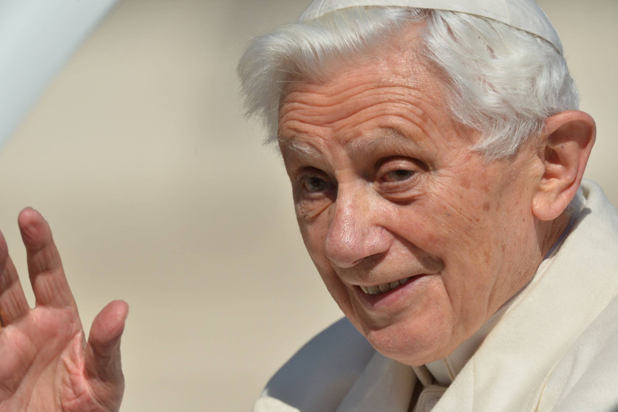 Pope Benedict XVI waves from the altar on Feb. 27, 2013, as he arrives on St. Peter's Square for his last weekly audience at the Vatican. | AFP-JIJI