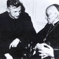 Josef Ratzinger, then professor of theology, with Cologne\'s Cardinal Joseph Frings who took him as an advisor to the council at the Vatican, in 1962.  | AFP-JIJI
