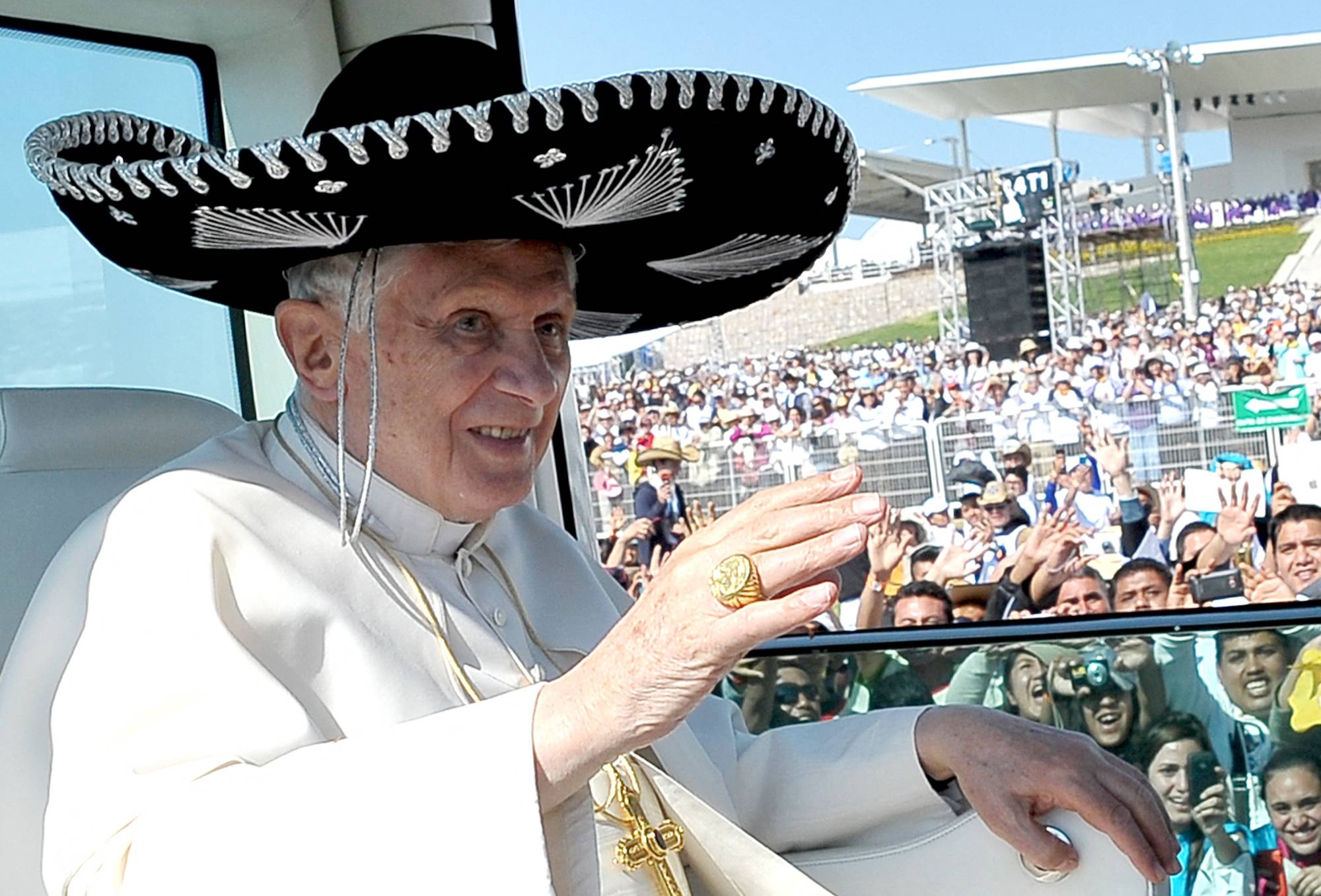 Pope Benedict XVI arrives to lead the holy mass celebration at the Parque del Bicentenario in Silao, central Mexico. | AFP PHOTO / OSSERVATORE ROMANO