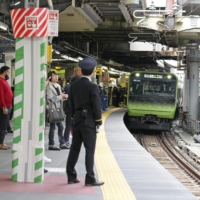 The outer loop of the Yamanote Line in Tokyo will be suspended between Osaki and Ikebukuro stations over the weekend. | KYODO