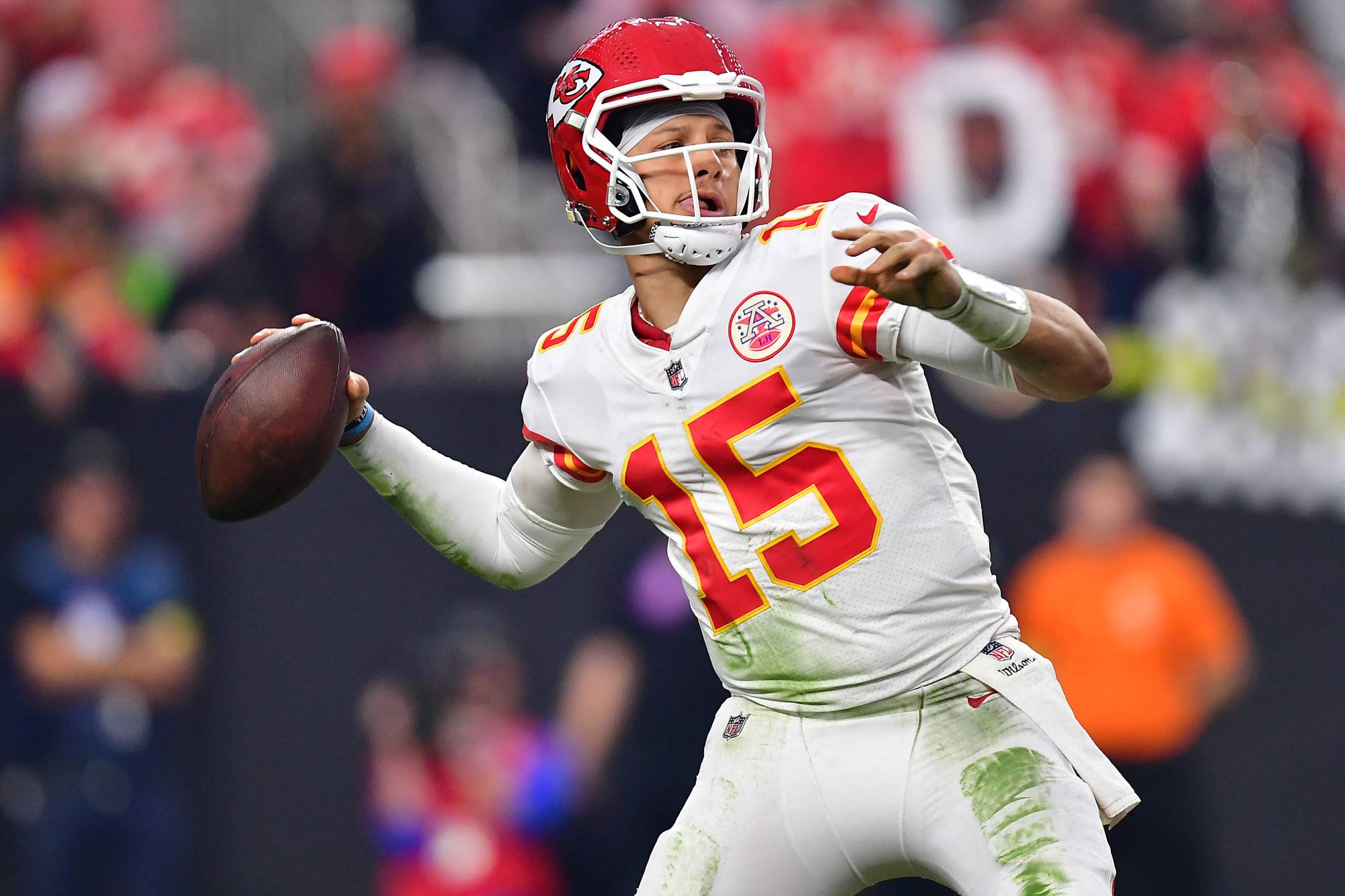 Chiefs quarterback Patrick Mahomes throws against the Raiders during the second half at Allegiant Stadium in Las Vegas on Saturday. | USA TODAY / VIA REUTERS