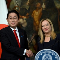 Prime Minister Fumio Kishida (left) and his Italian counterpart, Giorgia Meloni, during their meeting in Rome on Tuesday | AFP-JIJI