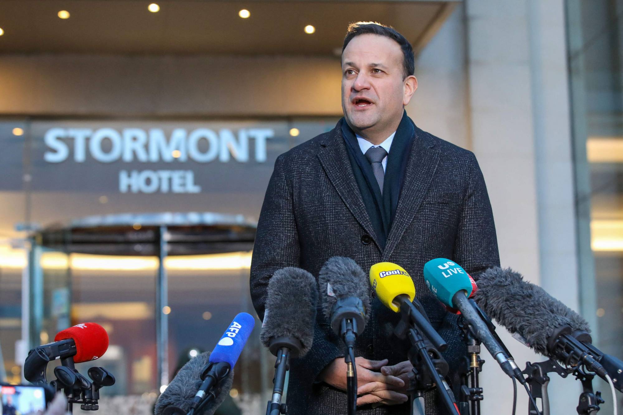 Irish Prime Minister Leo Varadkar speaks at a press conference outside the Stormont Hotel after a day of political talks in Belfast on Thursday. Varadkar held meetings with Northern Ireland's political leaders after Britain's Foreign Secretary James Cleverly met Northern Ireland politicians to try to break months of political deadlock over post-Brexit trading rules and end a boycott of the power-sharing assembly in Belfast. | AFP-JIJI
