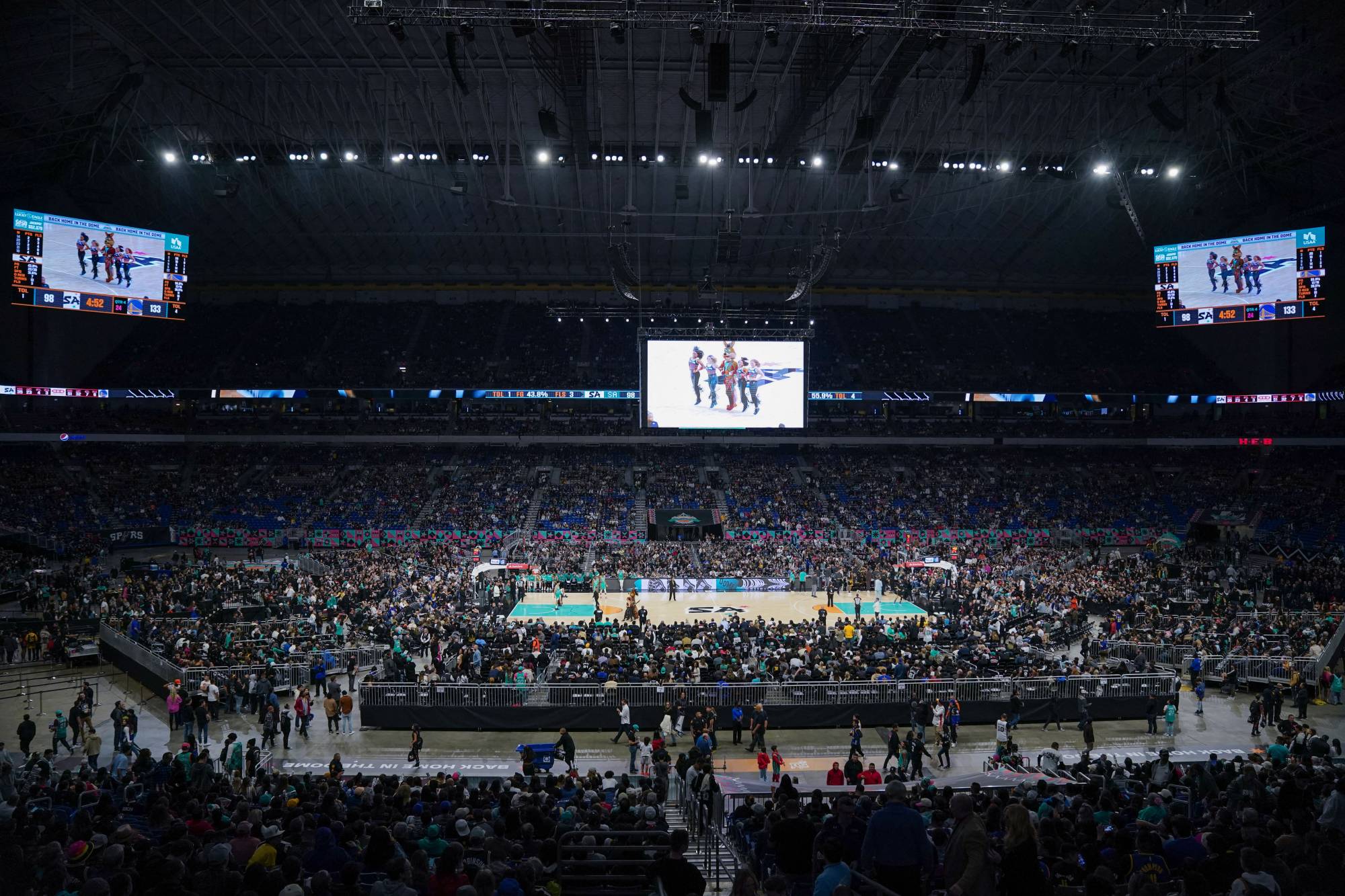 Spurs return to the Alamodome for a record-breaking anniversary party