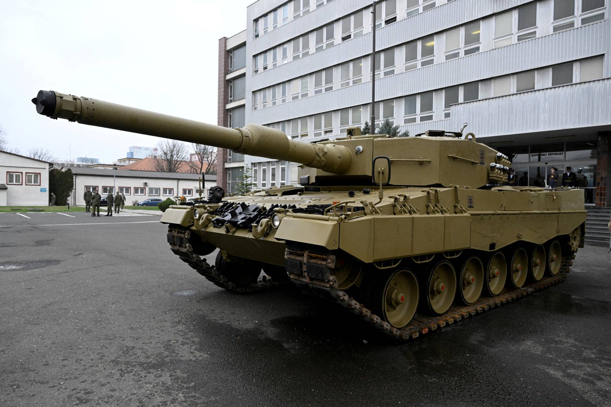 What are Abrams tanks and why is the US sending them to Ukraine?