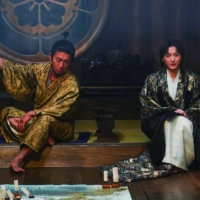 Takuya Kimura (left) and Haruka Ayase take on the roles of warlord Oda Nobunaga and his wife in “The Legend & Butterfly.” | ©️ 2023 “THE LEGEND & BUTTERFLY”
