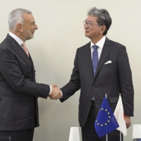 Vice Foreign Minister Takeo Mori (right) and European External Action Service Secretary-General Stefano Sannino at the Foreign Ministry in Tokyo on Thursday | KYODO