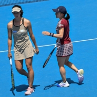 Japan\'s Shuko Aoyama (right) and compatriot Ena Shibahara react as they play against Caroline Dolehide of the U.S. and Russia\'s Anna Kalinskaya during their women\'s doubles quarterfinal match on Day 10 of the Australian Open in Melbourne on Friday. | AFP-JIJI
