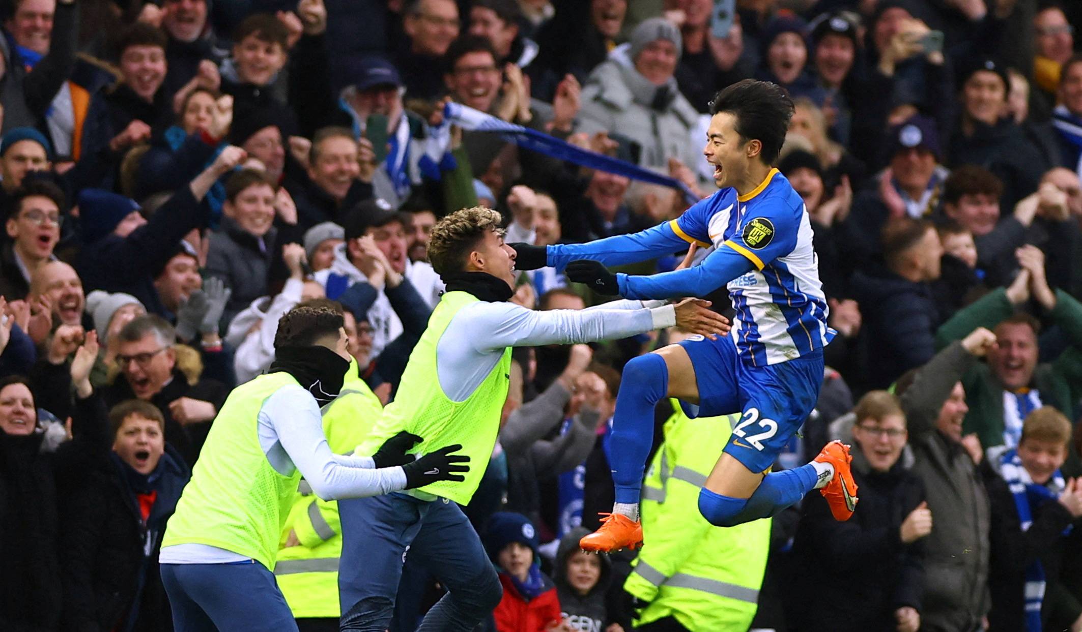 Kaoru Mitoma strikes late to lift Brighton to win over Liverpool