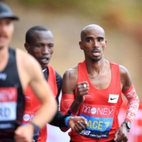 Pacemaker Mo Farah during the elite men\'s race in the London Marathon in October 2020 | POOL / VIA REUTERS