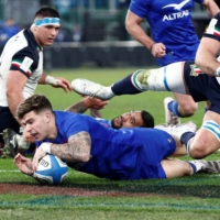 France\'s Matthieu Jalibert scores a try against Italy during their Six Nations match in Rome on Sunday. | REUTERS