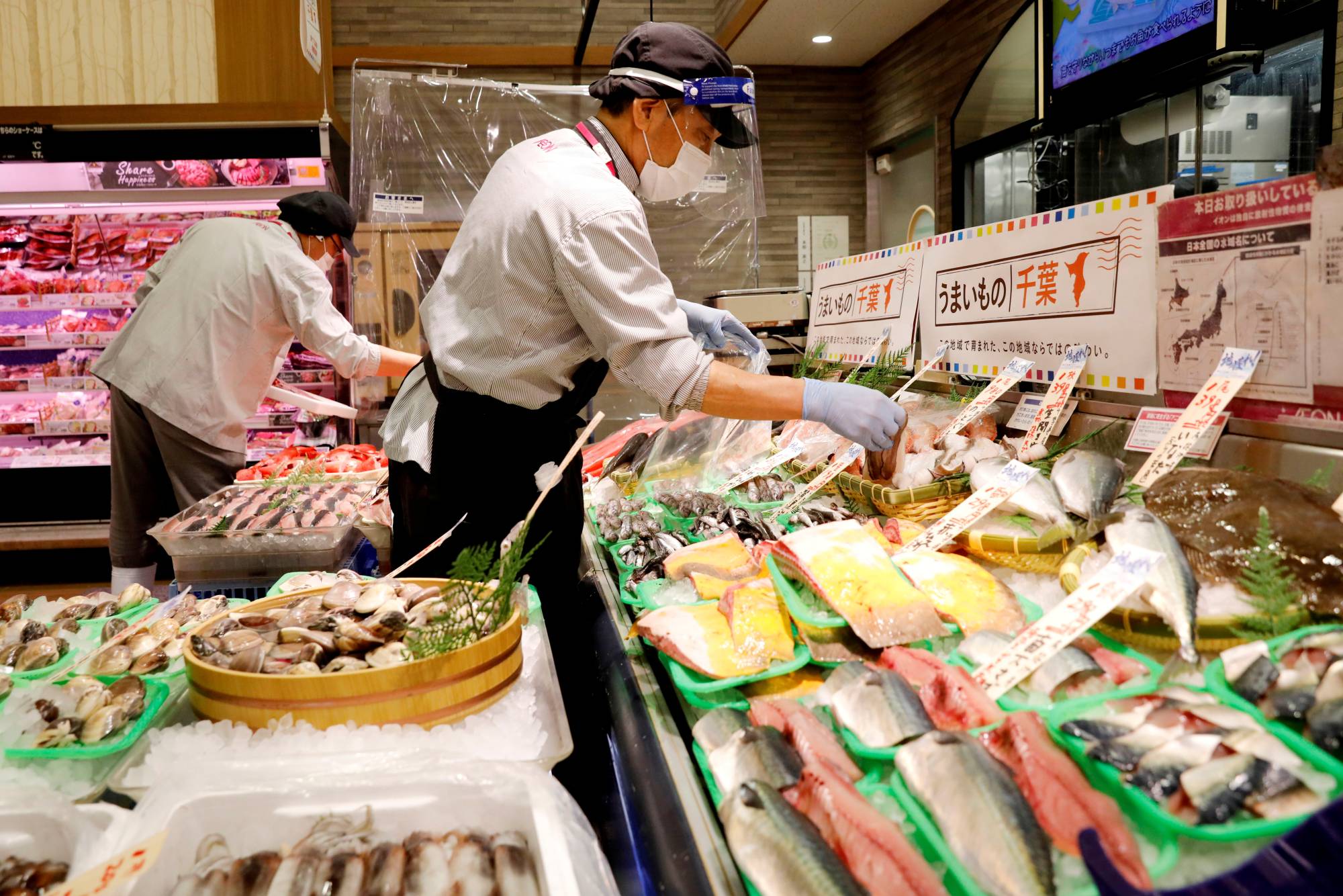 Retailing giant Aeon has said it will raise hourly wages by 7% on average from March. | REUTERS