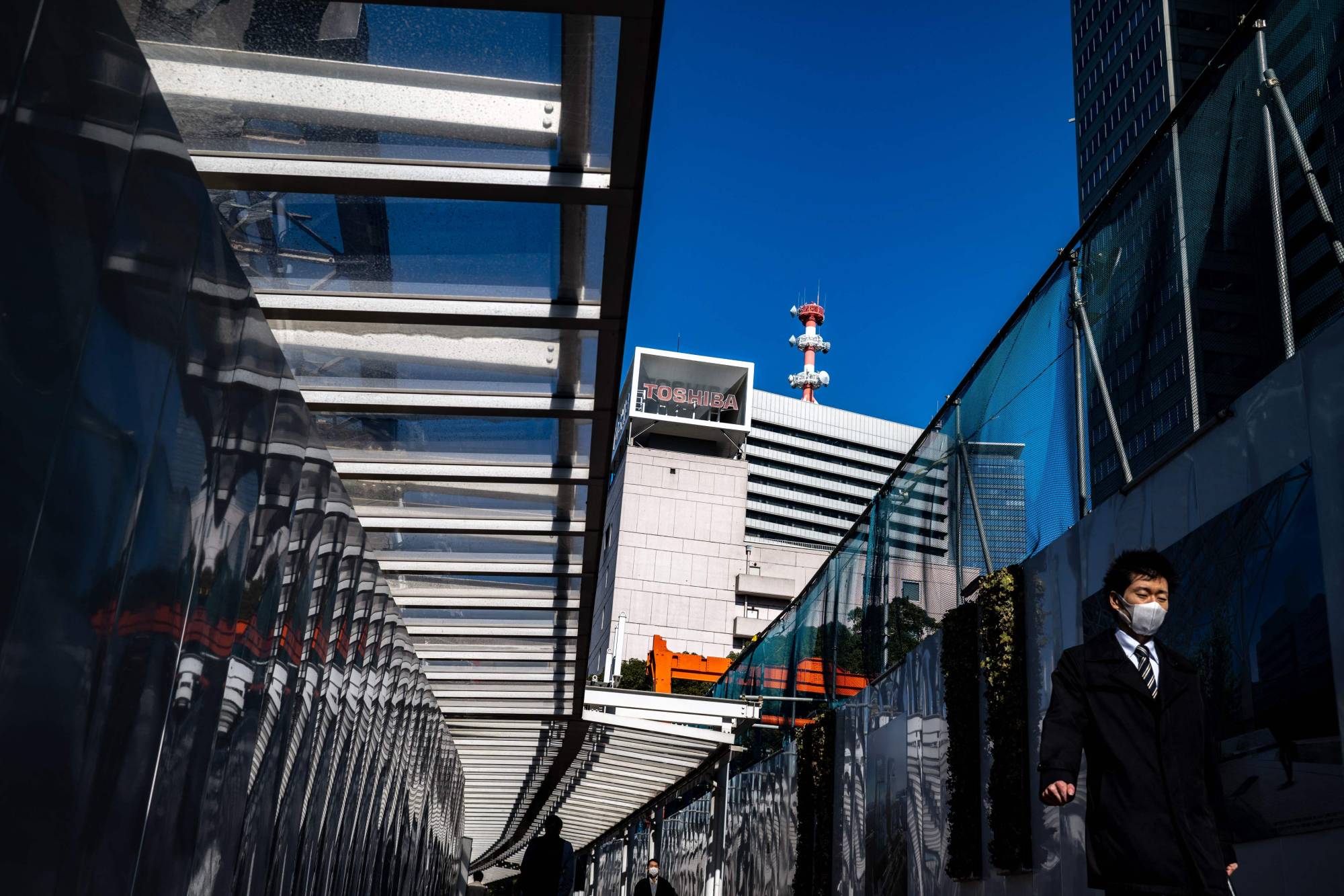 A consortium led by the investment fund Japan Industrial Partners has reportedly proposed a buyout for about ¥2 trillion for Toshiba, but lackluster earnings may have negative effects on the move. | AFP-JIJI
