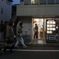 A vending machine selling frozen meals in Tokyo | BLOOMBERG