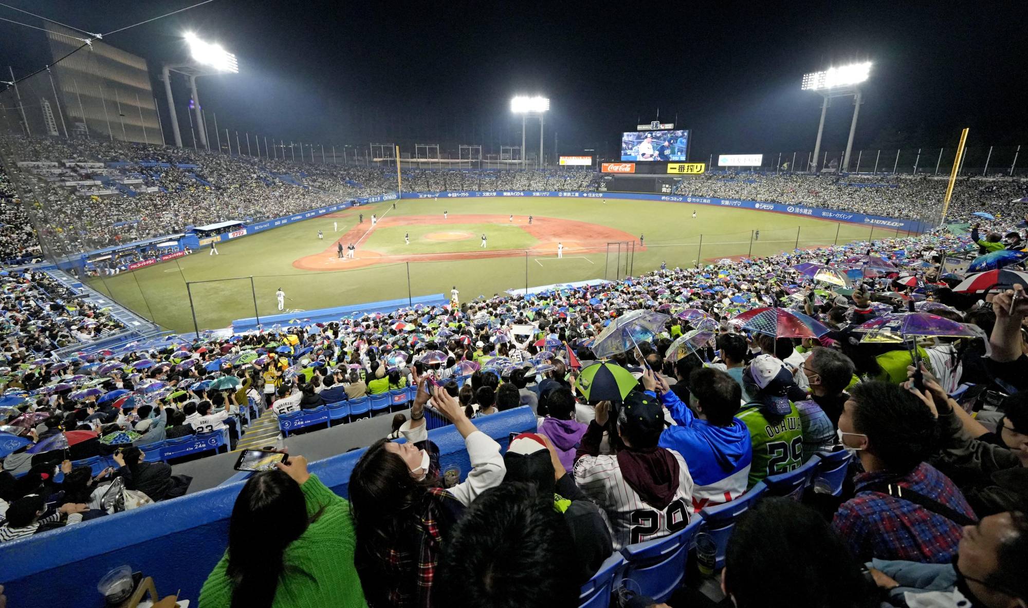 The Tokyo government has approved a redevelopment plan that will result in the demolition of Jingu Stadium. | KYODO