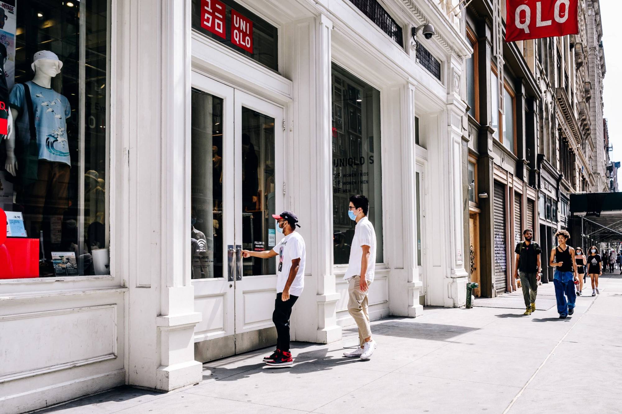 Uniqlo s quest to conquer the U.S. one cashmere sweater at a time