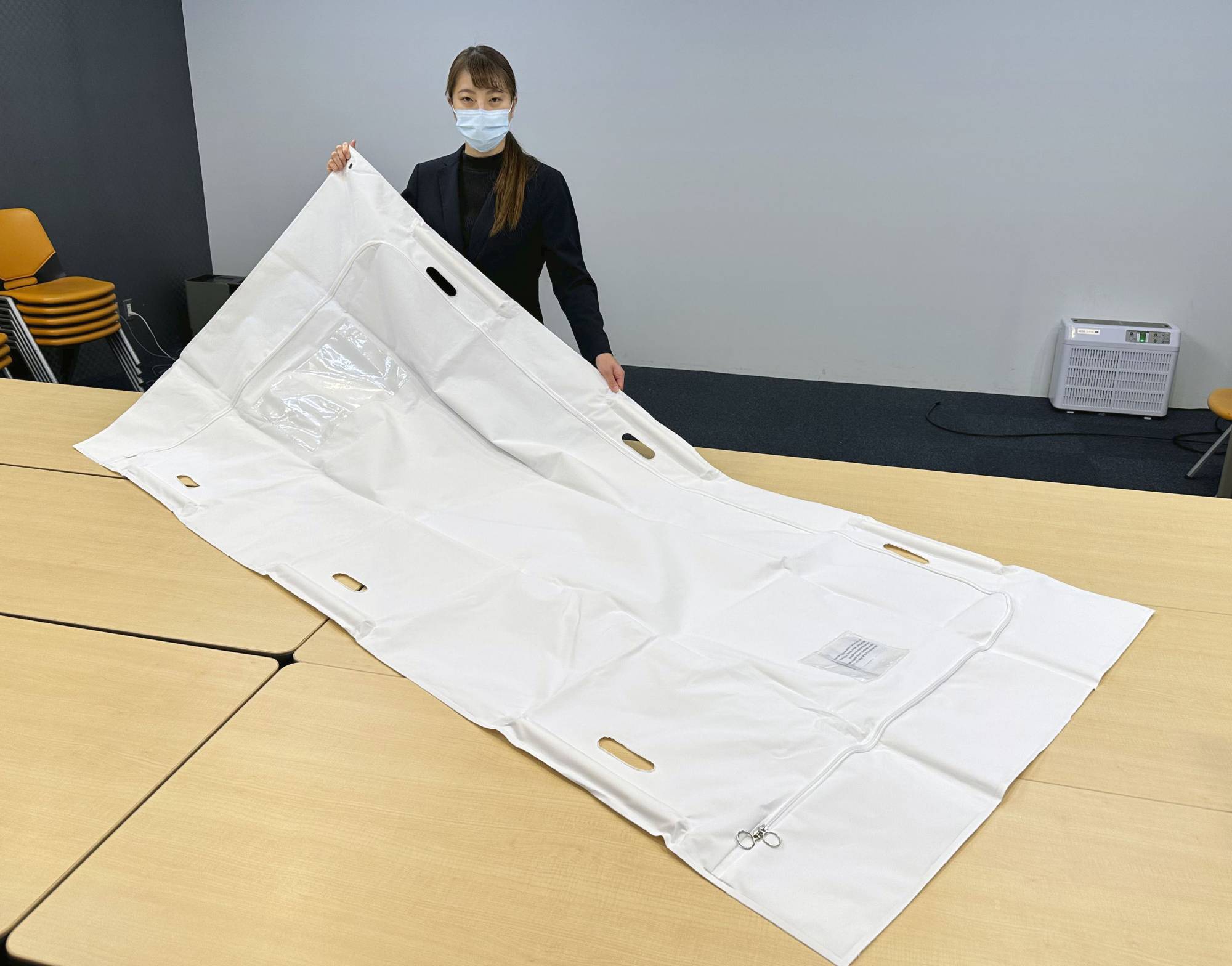 A body bag made for people who died of COVID-19  | MORAINE CORP. / VIA KYODO