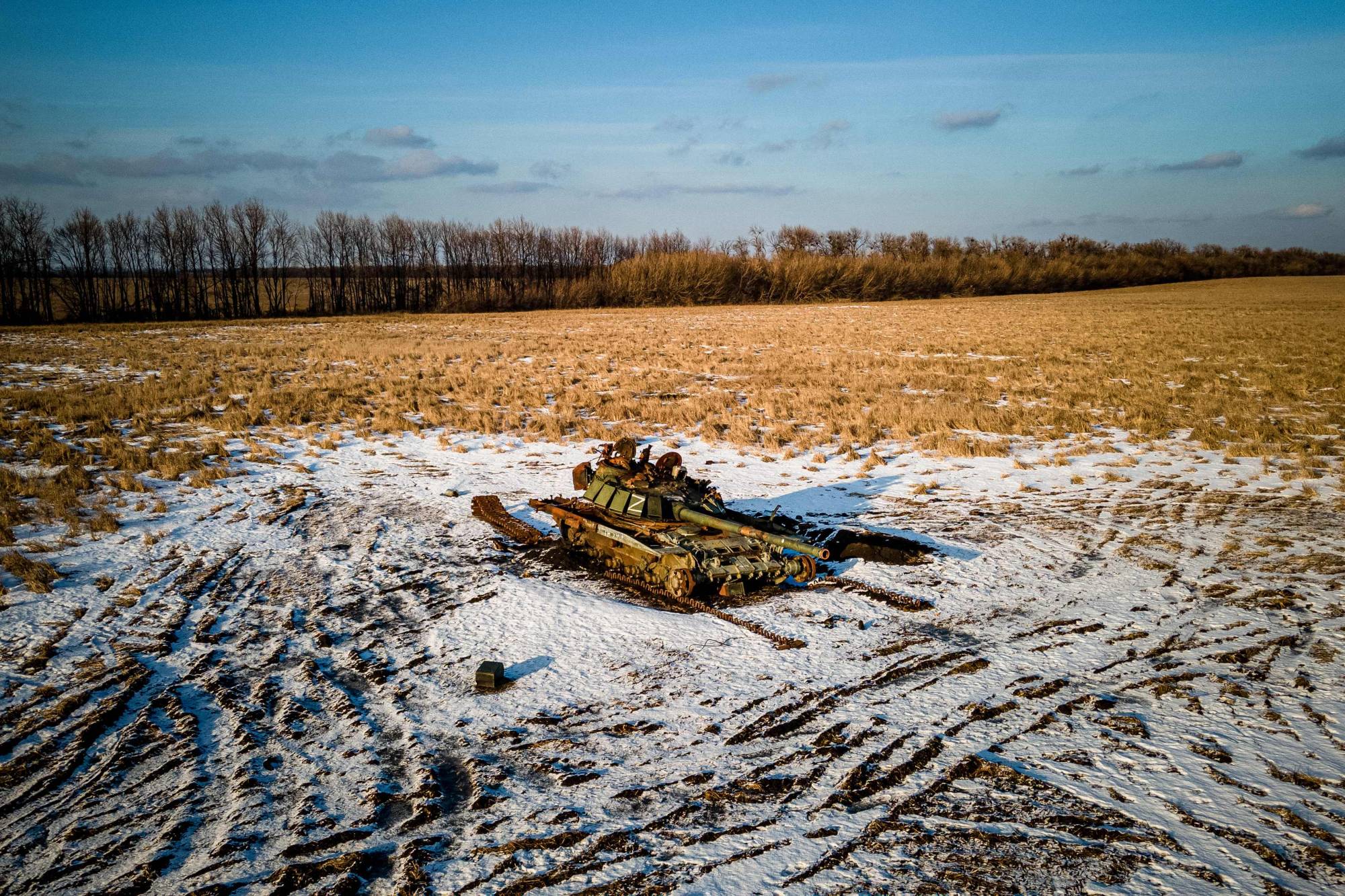 A destroyed Russian tank in the Kharkiv region in Ukraine on Wednesday | AFP-JIJI