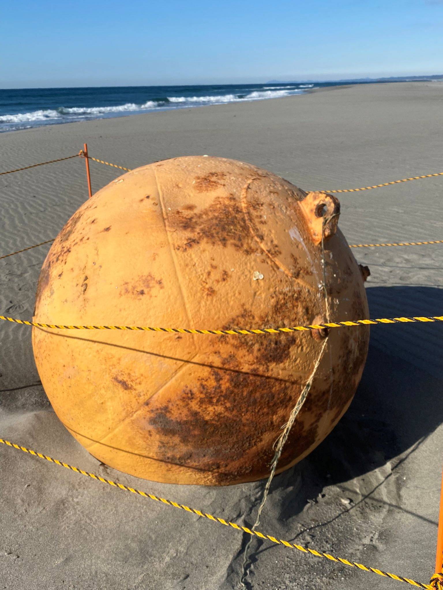 Buoys resembling the one found in Japan are typically made of steel and are often used for mooring ships in harbors or at sea. They usually float on the surface, unlike other buoys that can withstand the pressures of deeper water. | Twitter / @XMiS10C4M6QthSG / via REUTERS