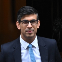 British Prime Minister Rishi Sunak leaves No. 10 Downing St. in central London on Wednesday. | AFP-JIJI