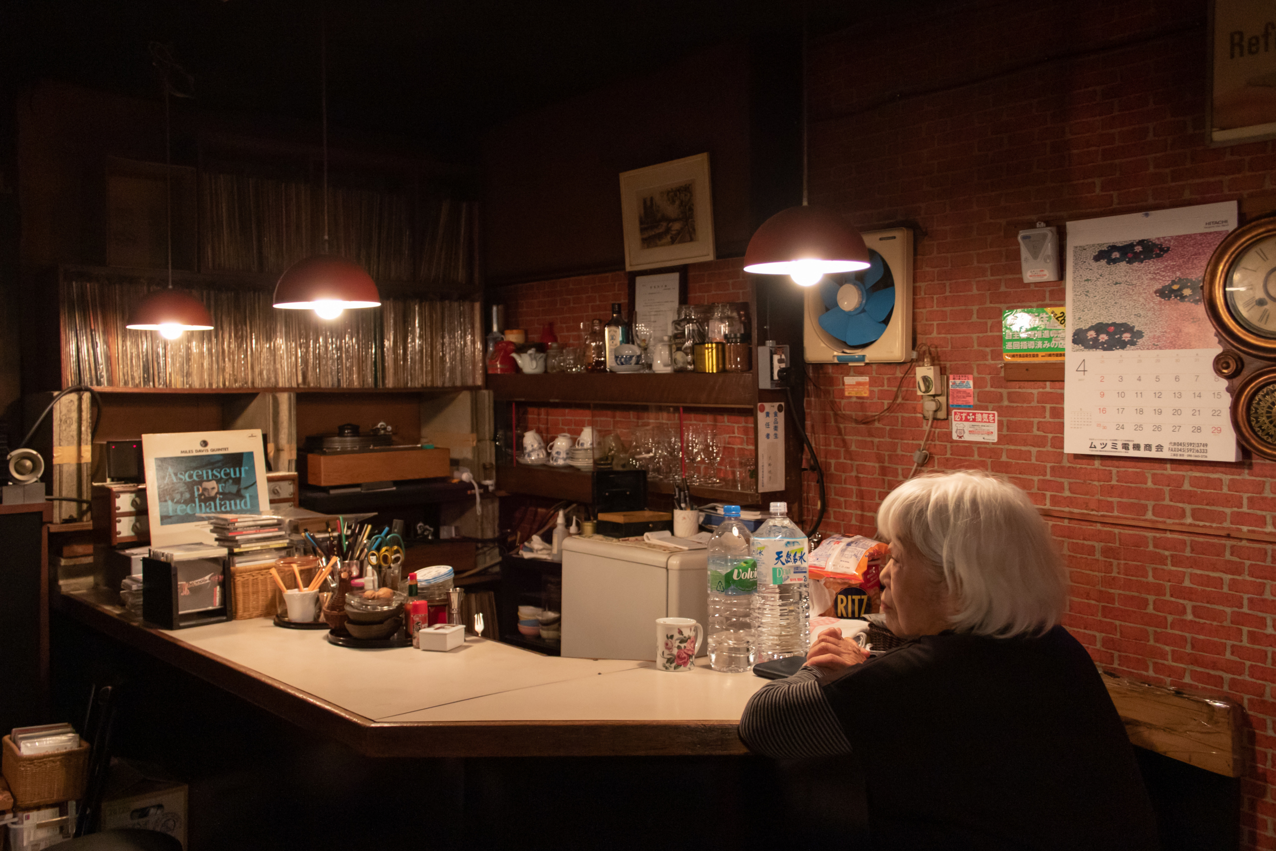 'Tokyo Jazz Joints' includes color photos of around 120 bars and cafes alongside an essay from both Arneill and Catchpole. | © PHILIP ARNEILL / TOKYO JAZZ JOINTS 2023