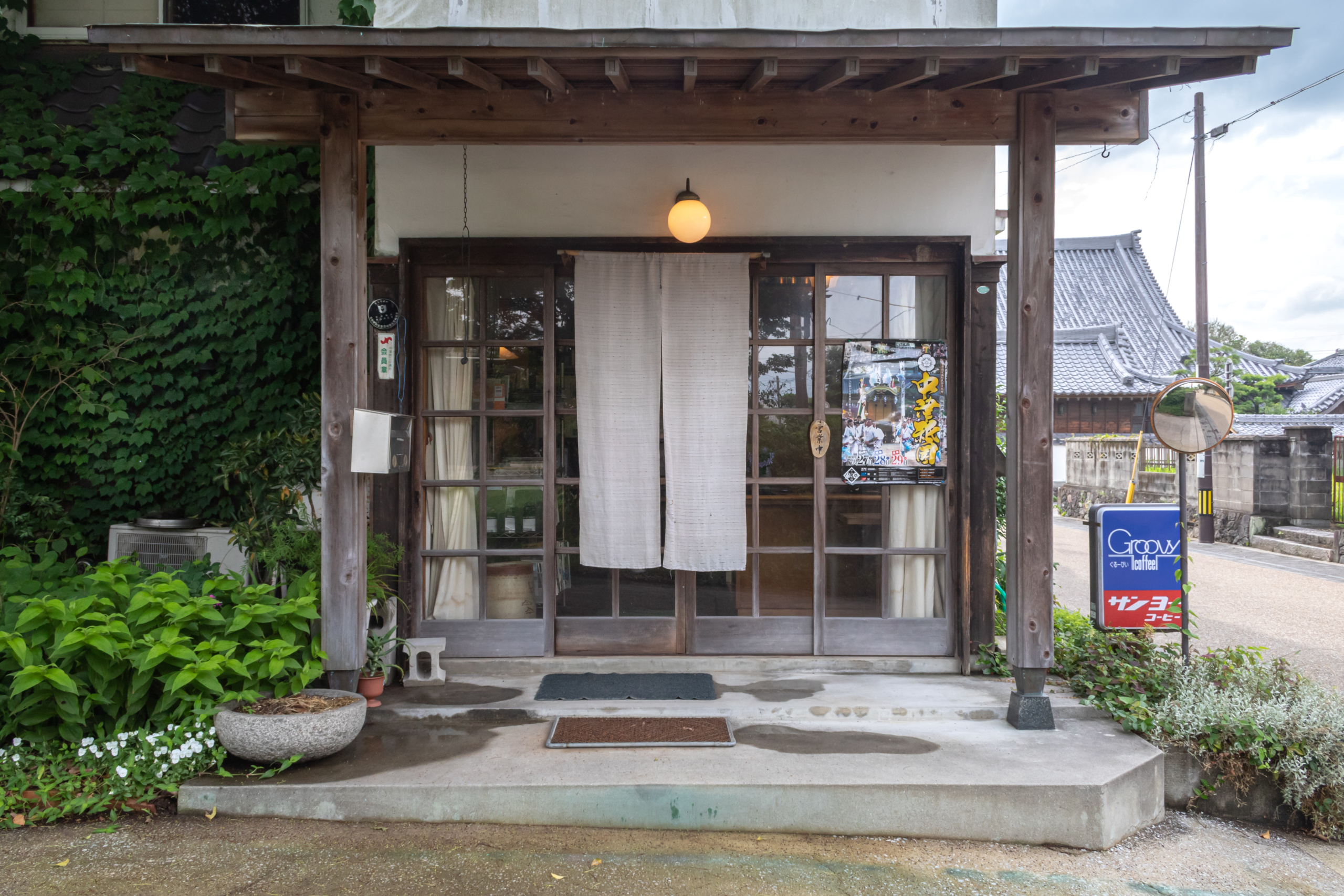 Arneill and Catchpole had long harbored ideas of turning Tokyo Jazz Joints into a photobook, especially after listeners of their podcast — established in 2020 and also called Tokyo Jazz Joints — encouraged them to do so. | © PHILIP ARNEILL / TOKYO JAZZ JOINTS 2023