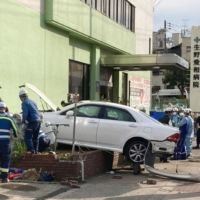 Two woman were killed when a car crashed into Ikuno Aiwa Hospital in Osaka on Wednesday. | KYODO