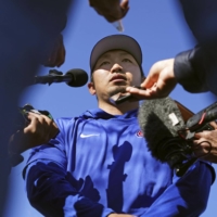 Cubs outfielder Seiya Suzuki speaks to reporters at the team\'s spring training camp in Mesa, Arizona, on Tuesday. | KYODO