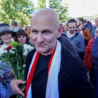 Belarusian human rights activist Ales Byalyatski meets with journalists after he was released from prison, in Minsk in 2014.  | REUTERS