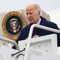 U.S. President Joe Biden steps off Air Force One upon arrival at Delaware National Air Guard Base in New Castle, Delaware, on Friday. | AFP-JIJI