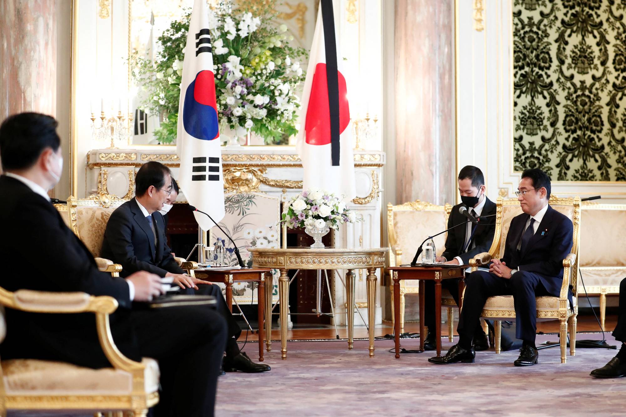 South Korean Prime Minister Han Duck-soo meets with Prime Minister Fumio Kishida in Tokyo in September. | POOL / VIA REUTERS
