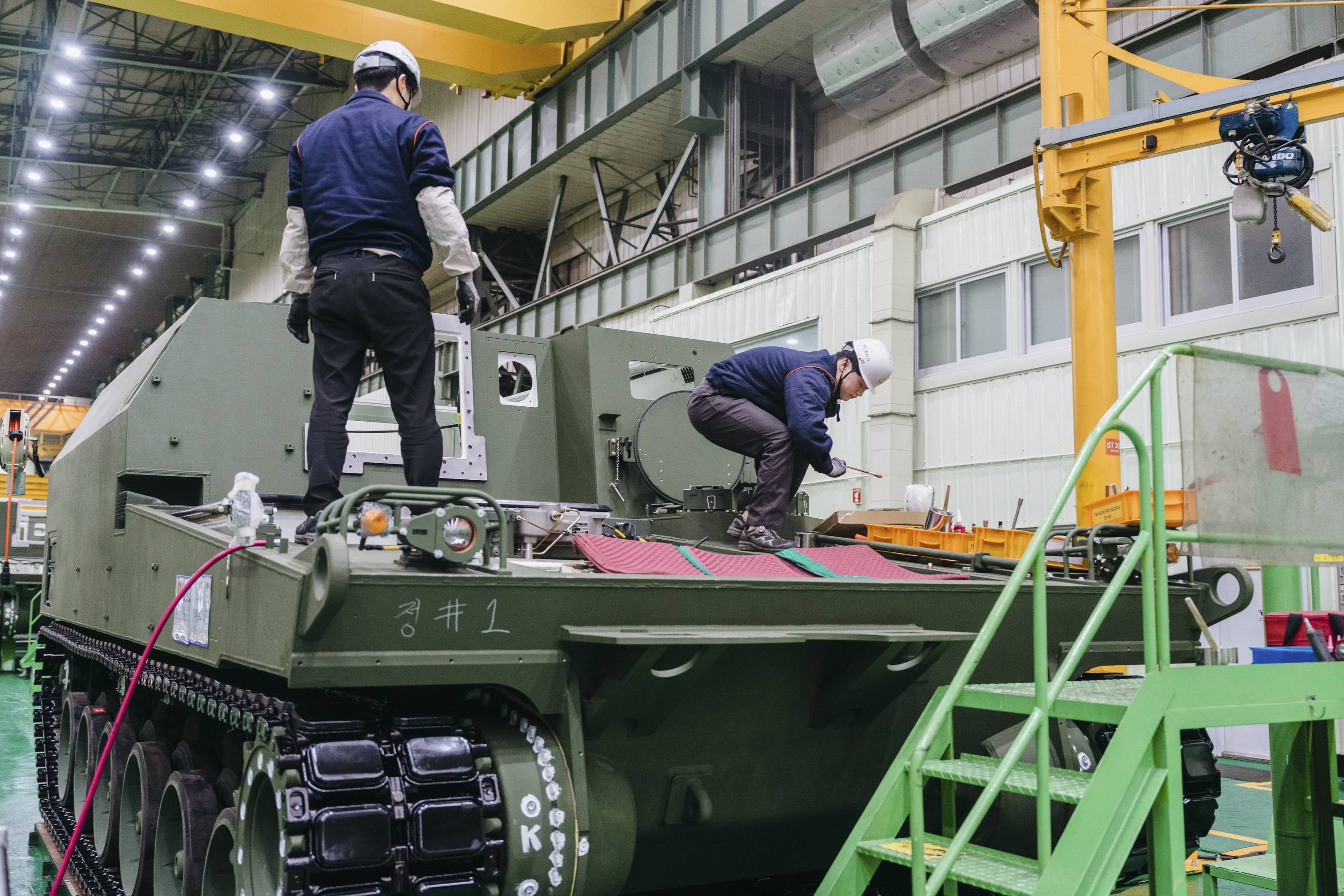 Hanwha Aerospace workers assemble a K9 howitzer. | Jun Michael Park / The New York Times