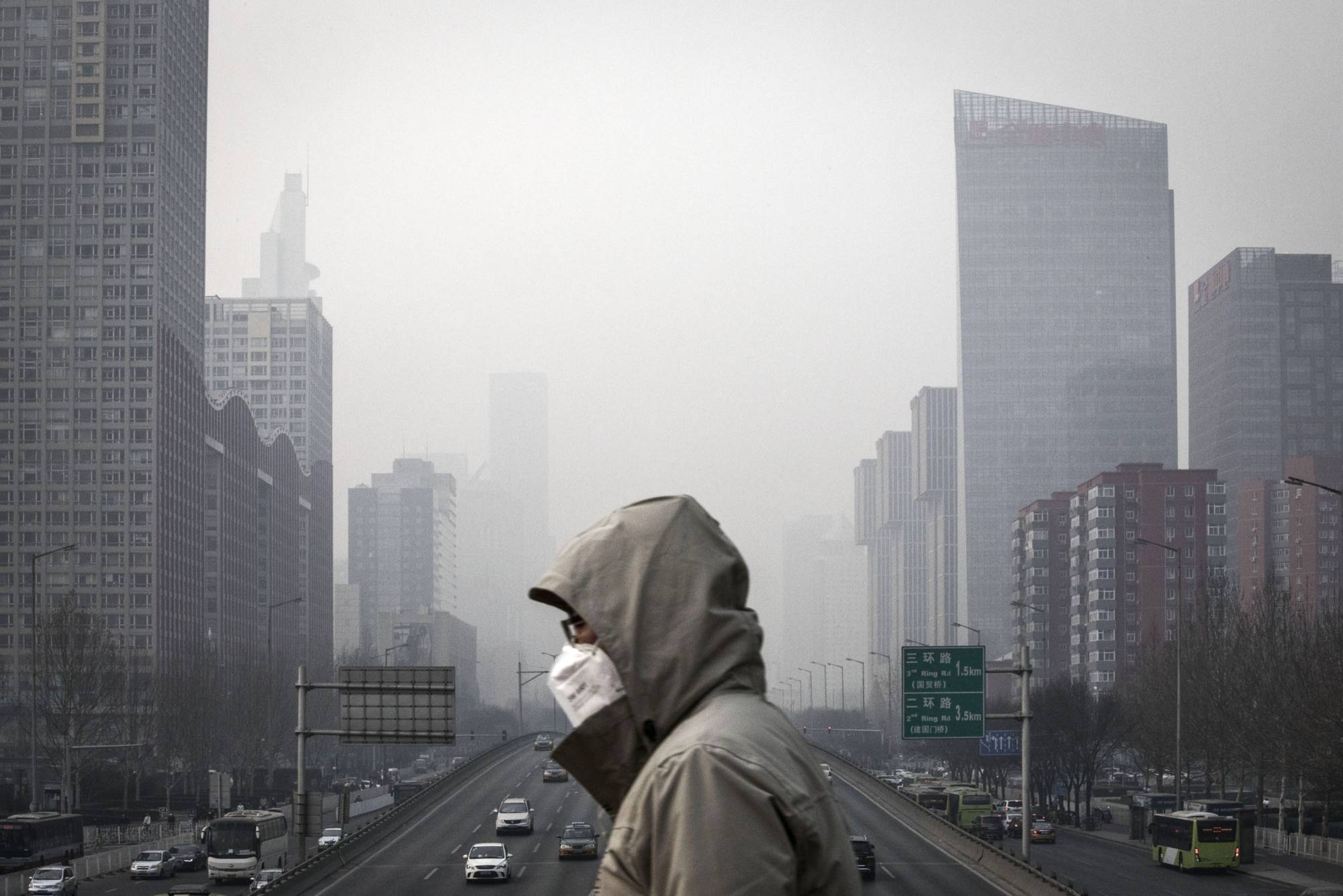 Polluted skies in Beijing. A new study has found that air quality is particularly worrisome in regions such as southern Asia and eastern Asia. | BLOOMBERG