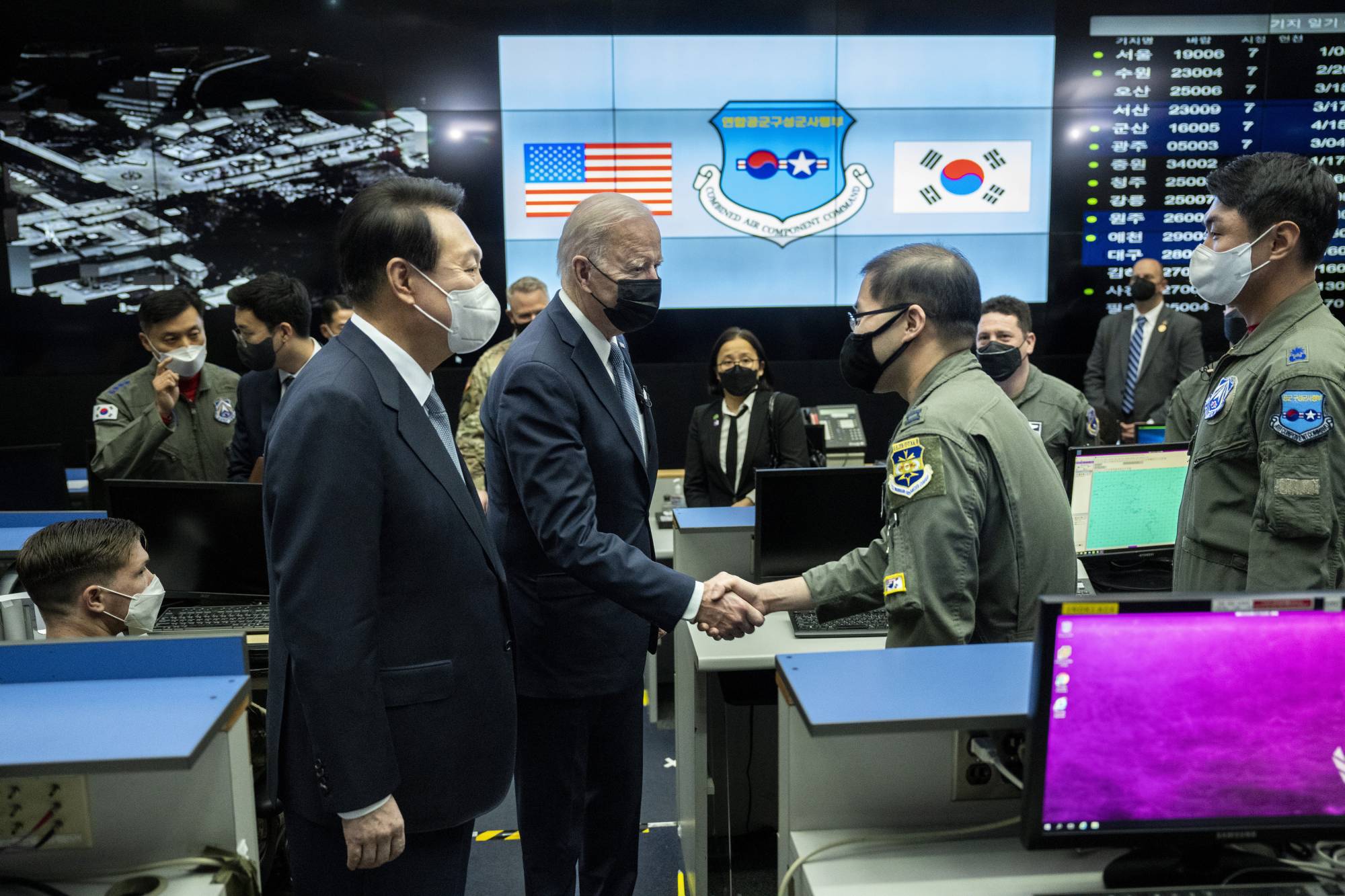 U.S. President Joe Biden and South Korean President Yoon Suk-yeol visit Osan Air Base in Pyeongtaek, South Korea, last May. | DOUG MILLS / THE NEW YORK TIMES