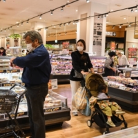 Japan\'s household spending rose 2.7% in January from the previous month, indicating a rebound in consumer confidence despite concerns about higher prices in fuel and daily necessities. | BLOOMBERG