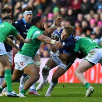 Ireland wing Mack Hansen (right) tackles Scotland wing Duhan van der Merwe during the two sides\' Six Nations international rugby match at Murrayfield Stadium in Edinburgh on Sunday. | AFP-JIJI