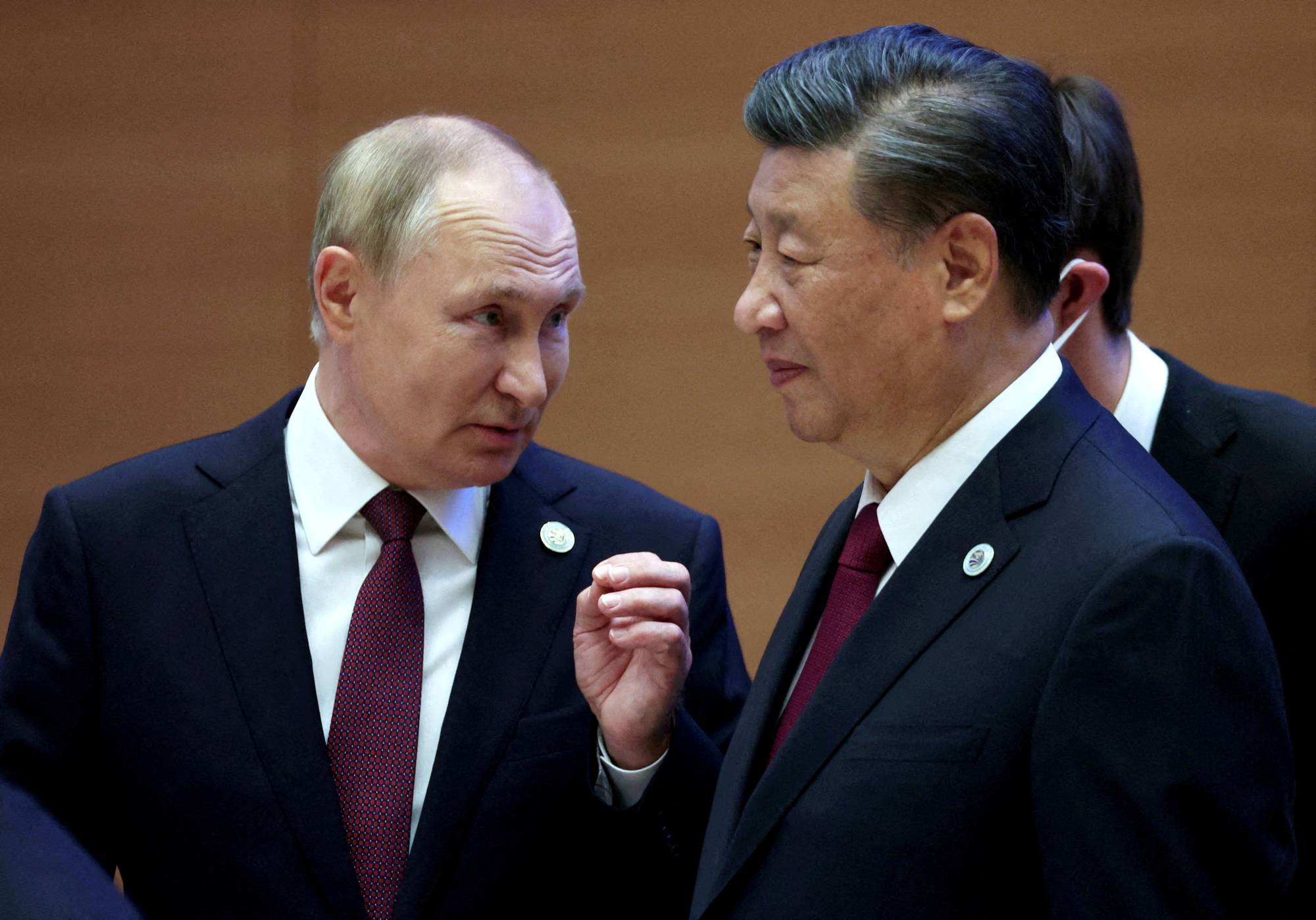 Russian President Vladimir Putin (left) and Chinese President Xi Jinping in Samarkand, Uzbekistan, in September 2022.  | SPUTNIK / POOL / VIA REUTERS 