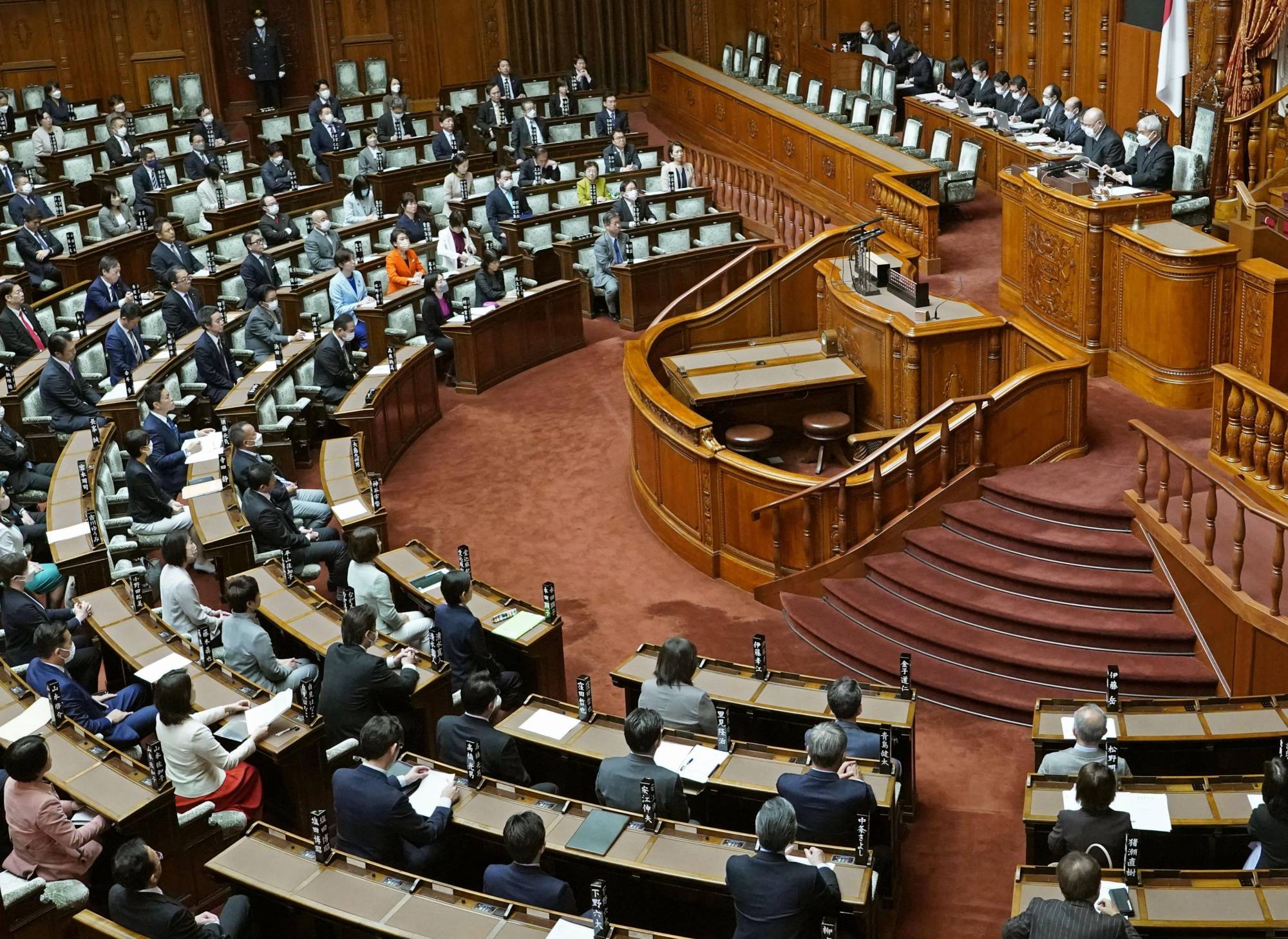 The Upper House approves a motion calling for the expulsion of GaaSyy at a plenary session on Wednesday. | KYODO