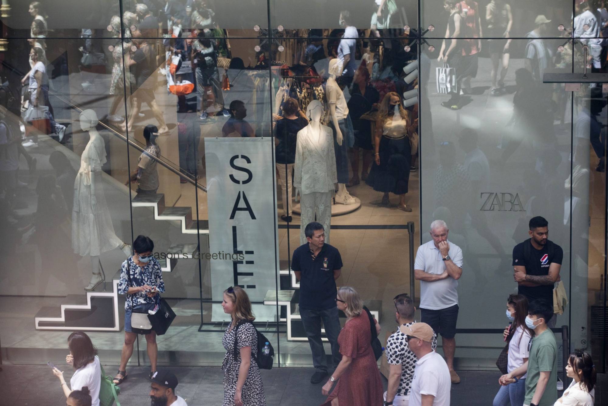 Zara's parent company Inditex has calls the potential for consumers to strongly prefer more sustainable products an 'acute” risk that could reduce earnings. | BLOOMBERG