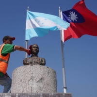 A worker cleans a statue of the Republic of China\'s former president, Sun Yat-sen, at the Republic of China Square in Tegucigalpa, Honduras, on Wednesday. A day earlier, the president of Honduras announced the country was normalizing relations with China. | AFP-JIJI