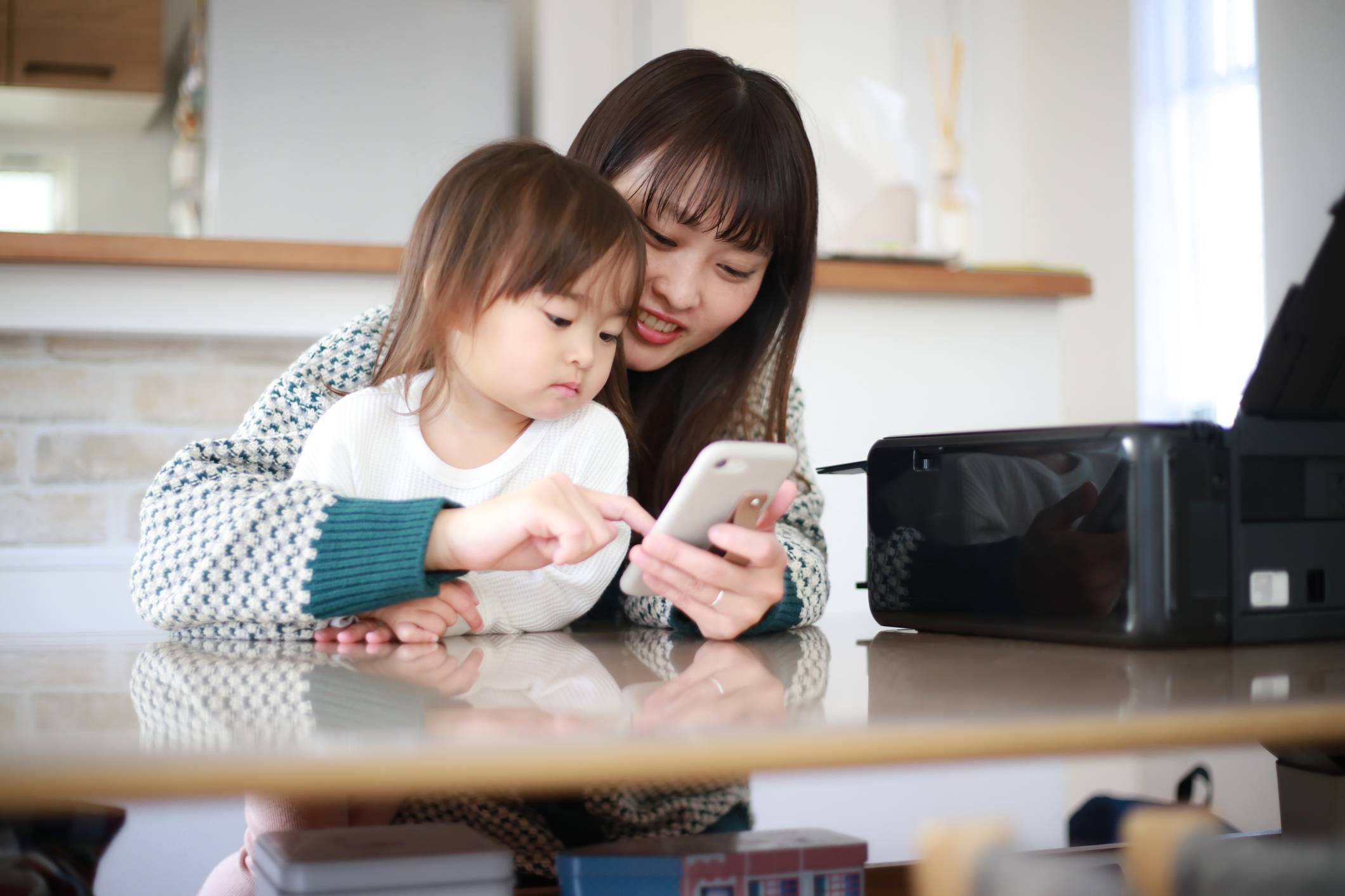 A Japanese study showed that children who used digital devices with screens for over one hour per day at age 2 saw no effect in their ability to socialize at age 4. | GETTY IMAGES