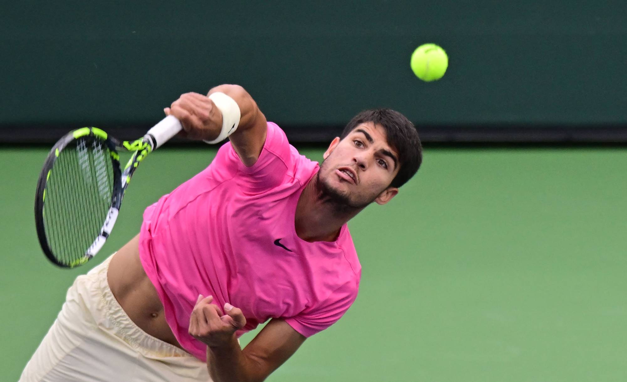 Carlos Alcaraz cruises past Daniil Medvedev in Indian Wells final to return to No