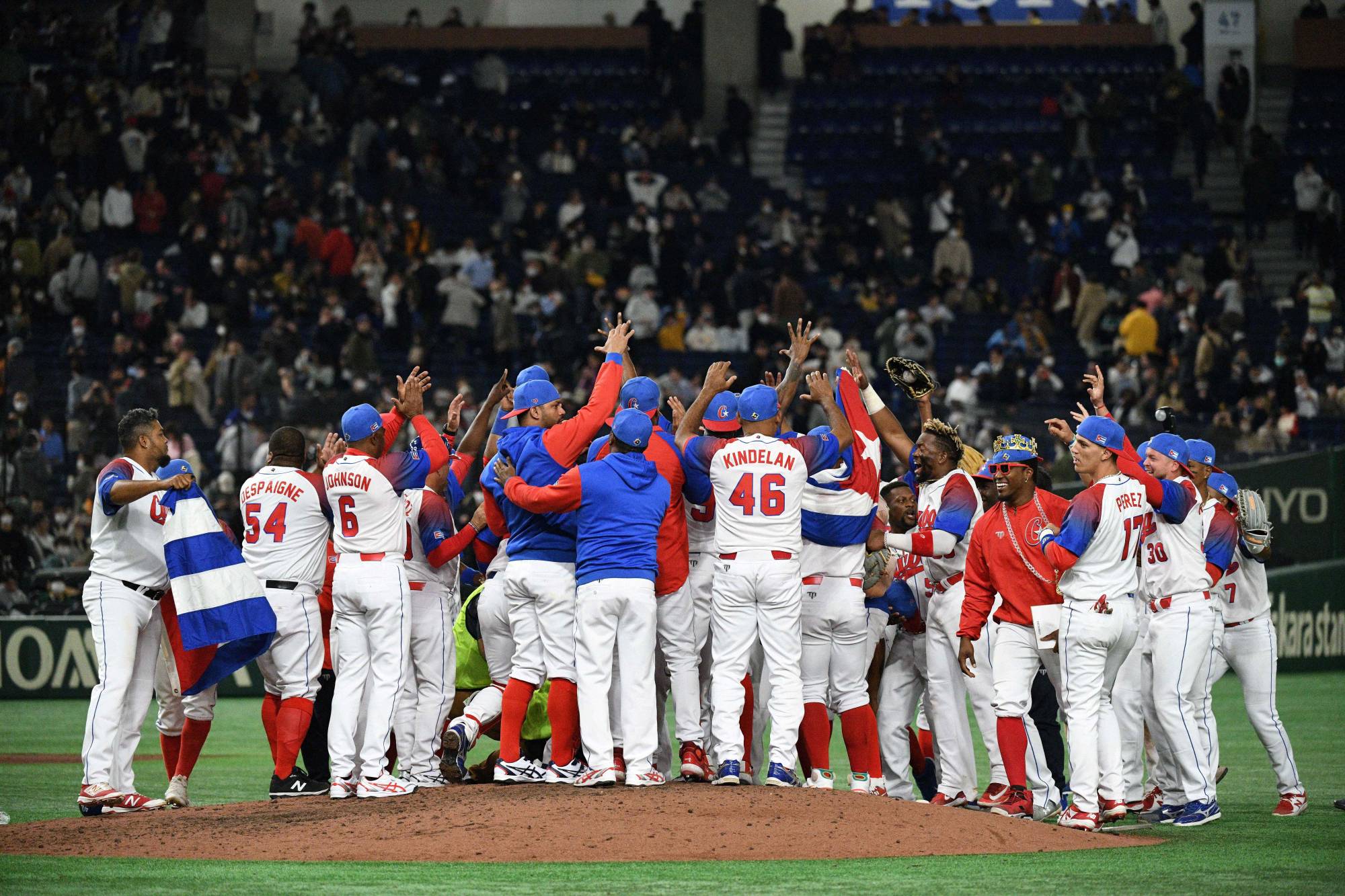 Cuban catcher defects to U.S. after WBC loss - The Japan Times