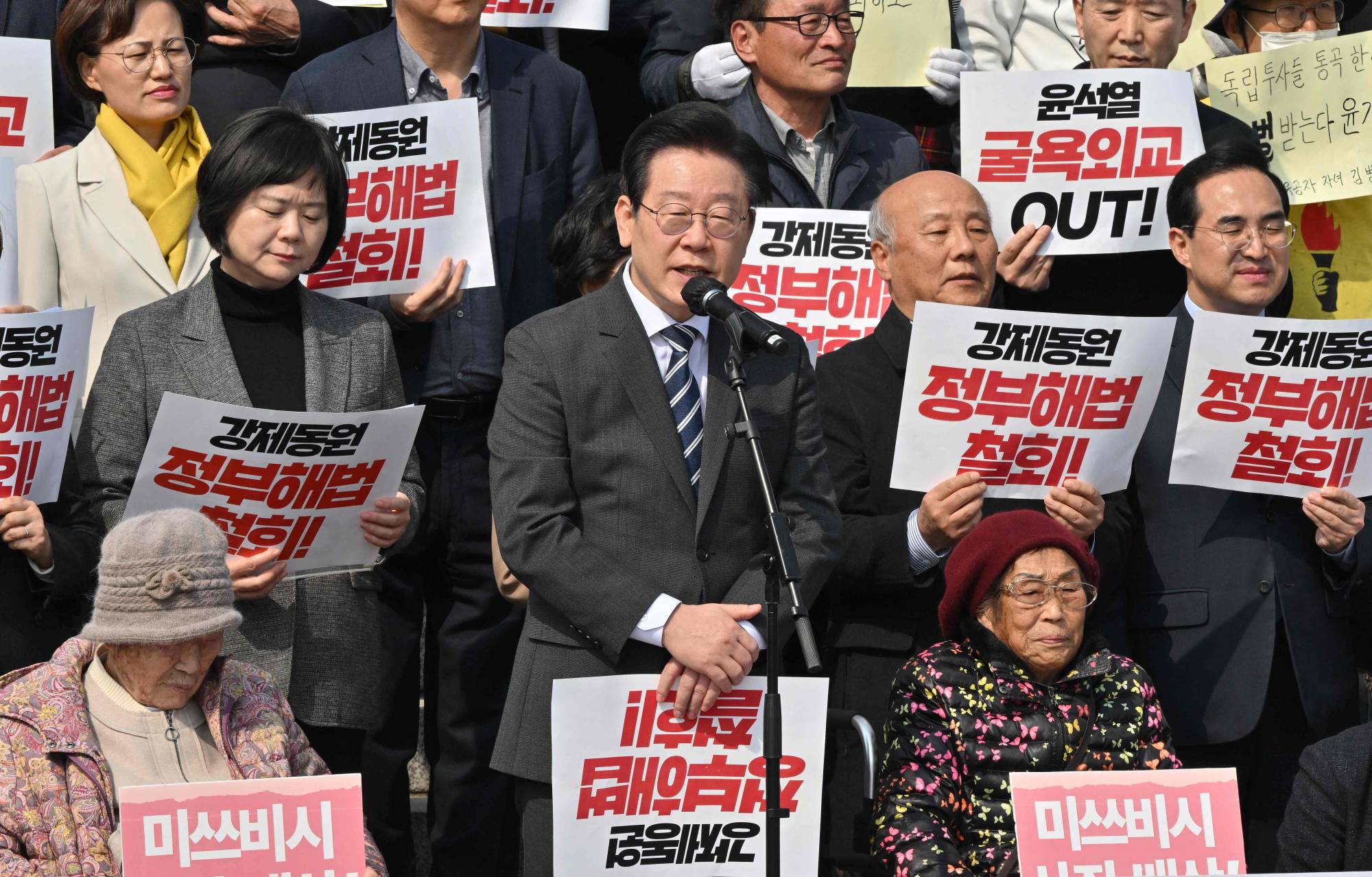 Lee Jae-myung, South Korea's main opposition Democratic Party leader, speaks in Seoul on March 7. | AFP-JIJI