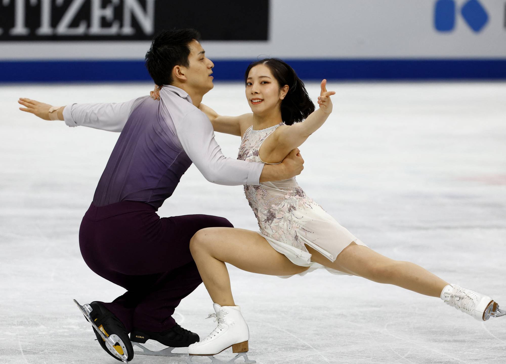 Miura and Kihara perform during the pairs free skating at Saitama Super Arena on Thursday. | REUTERS