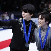 Cha Jung-hwan (left), Shoma Uno (center) and Ilia Malinin pose for a selfie after the men\'s singles medal ceremony at the ISU World Figure Skating Championships in Saitama on Saturday. | REUTERS