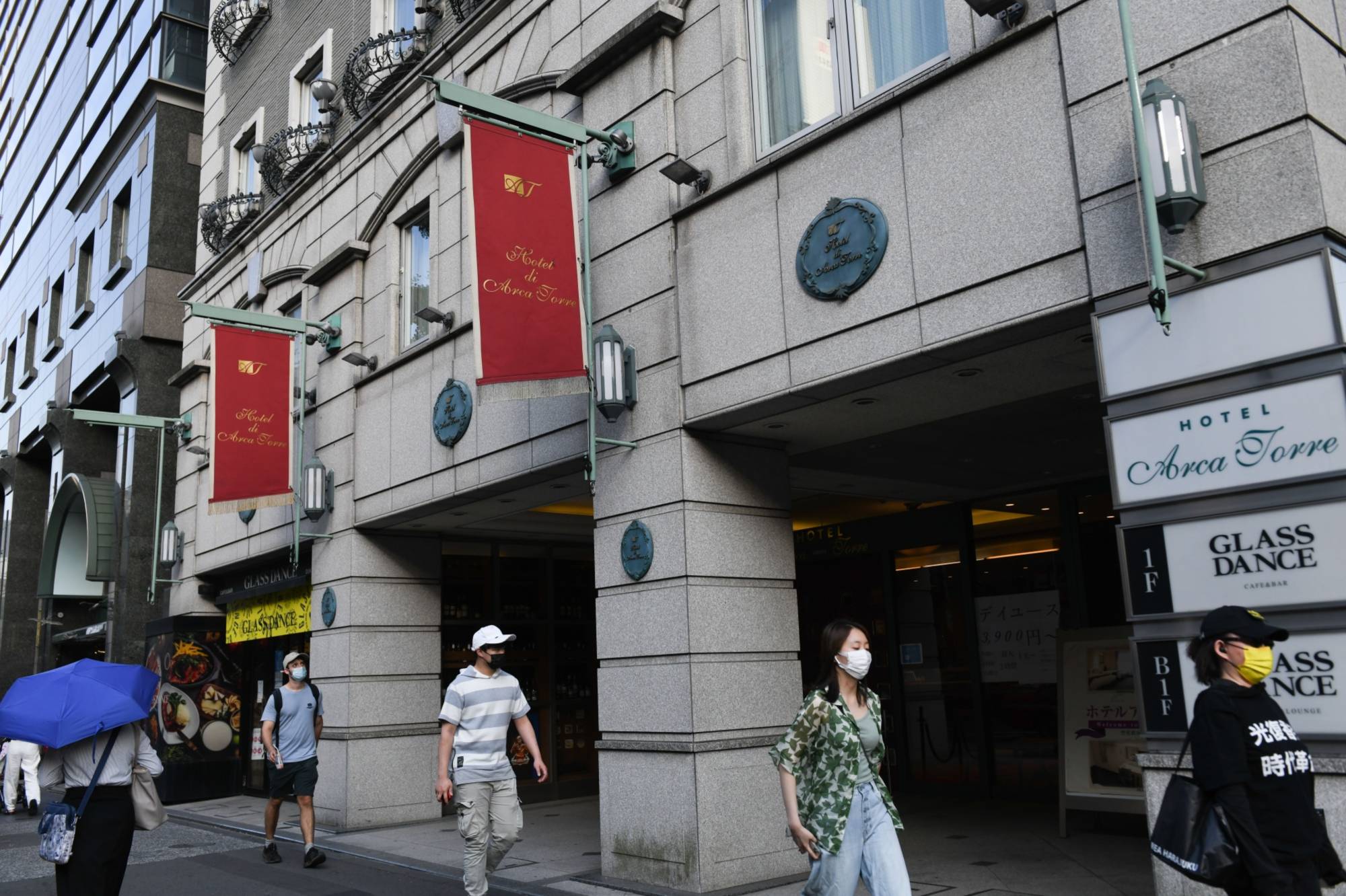 Service prices, such as hotels and taxis, rose in February on a tourism rebound and rising labor costs. | BLOOMBERG