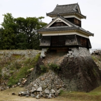 The quake-damaged Kumamoto Castle | REUTERS